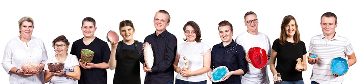 Rękodzieło, które zmienia życie – poznaj pracownię Fundacji Leny Grochowskiej